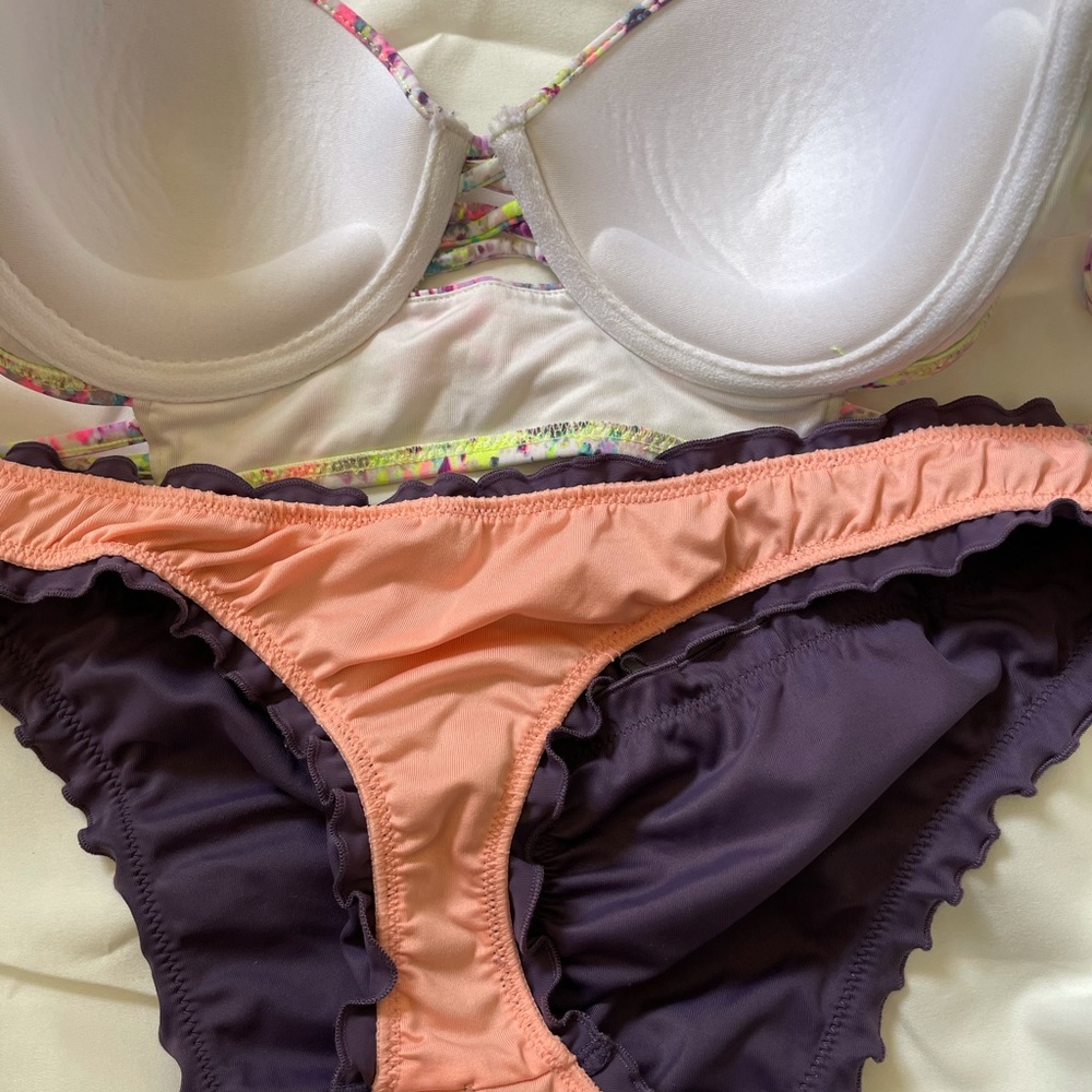 Bikini - Picture 3 of 4